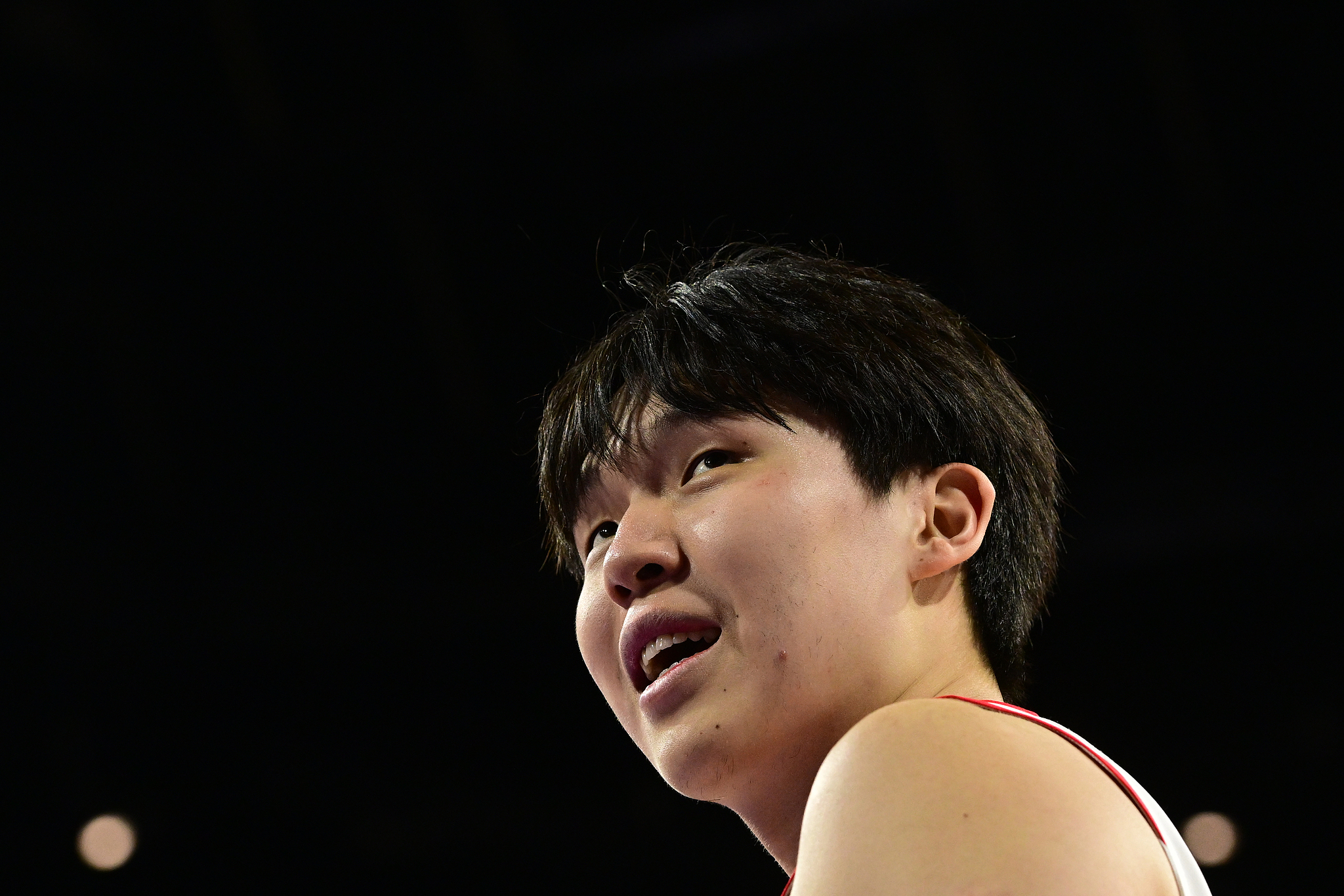 乐鱼注册-杨瀚森背靠背出战16分13板2助1帽 混音不敌快船